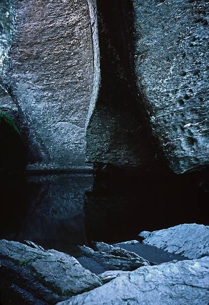 August 7, 1997 - Aurlandsdalen (Aurland valley) hike, Norway.<br />Water hole enclosed in stone walls.