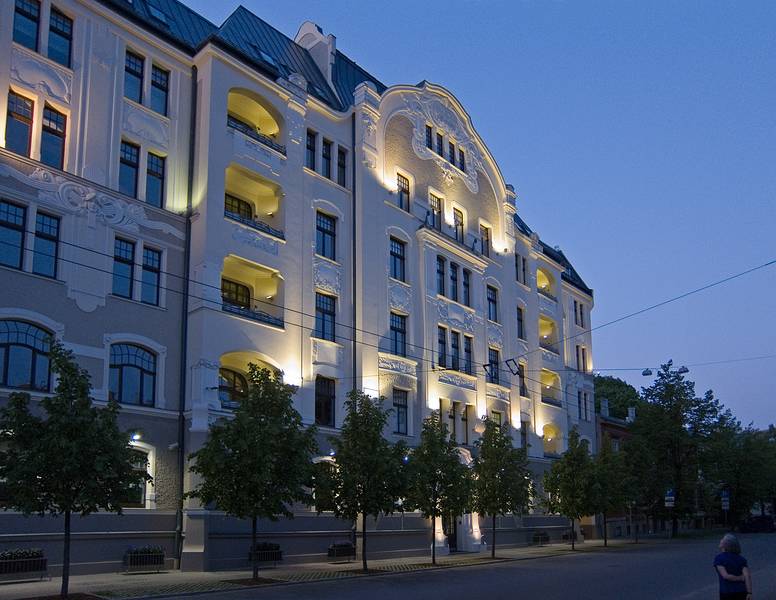 A walk near the hotel after dinner.<br />Joyce looking at one of many art nouveau buildings in the area<br />on Elizabetes iela between Antonijas and Strelnieku ielam.<br />May 31, 2011 - Riga, Latvia.