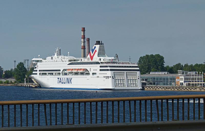 Riga is a distination for liners.<br />Views from the Vanu Bridge over the Daugava River.<br />June 5, 2011 - Riga, Latvia.